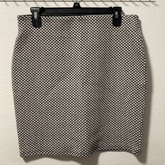 LOFT Dresses & Skirts - A Lovely LOFT Winter Skirt!